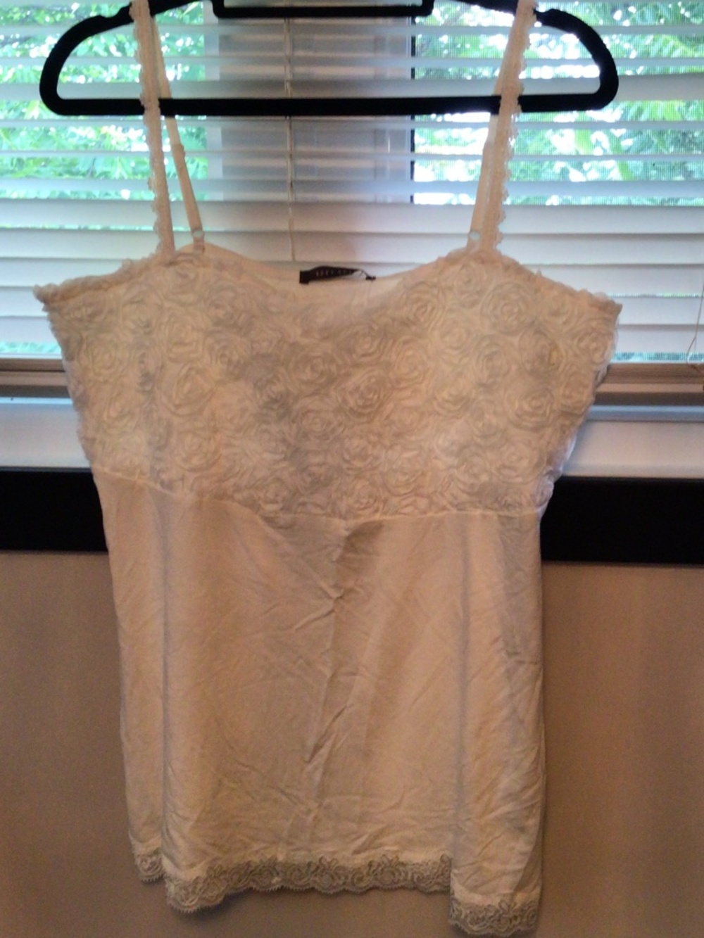 Women’s brand new with tag size XL rose pattered white camisole tank top